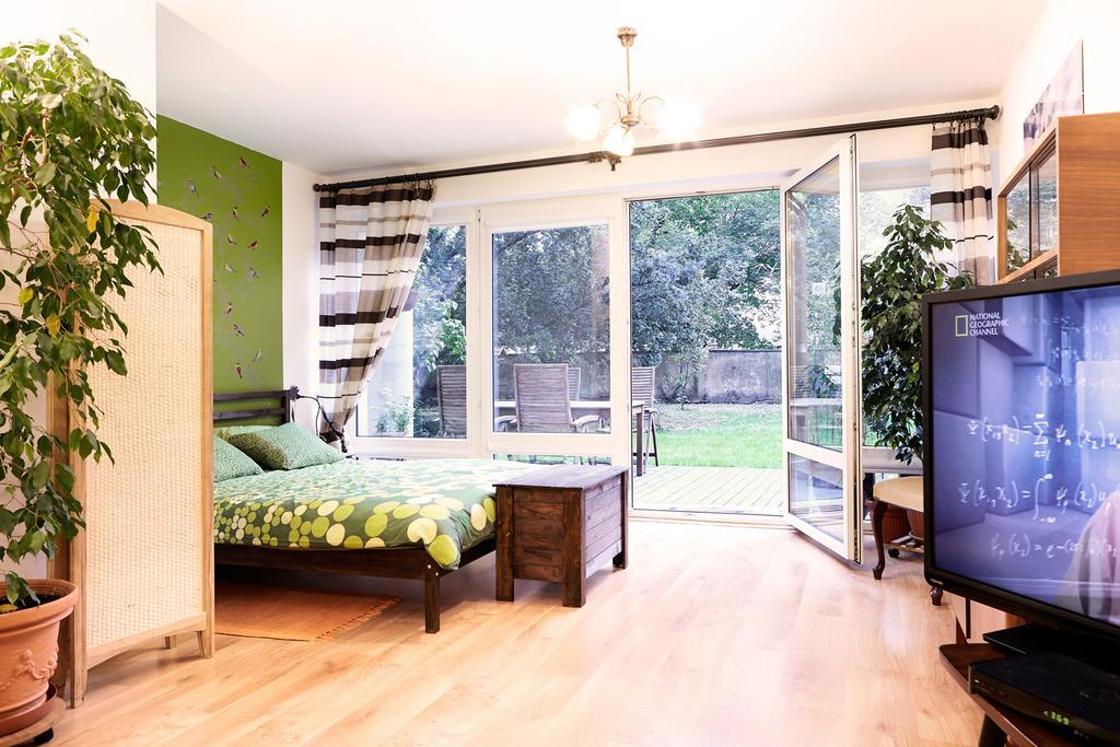Lovely Garden Flat Near Royal Park Varsovia Habitación foto