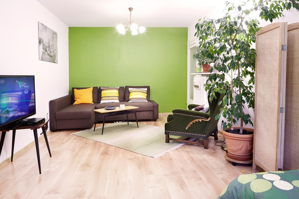 Lovely Garden Flat Near Royal Park Varsovia Habitación foto