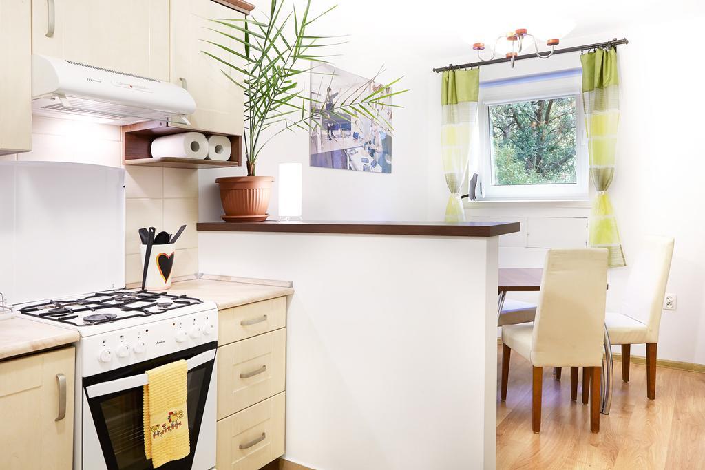 Lovely Garden Flat Near Royal Park Varsovia Habitación foto
