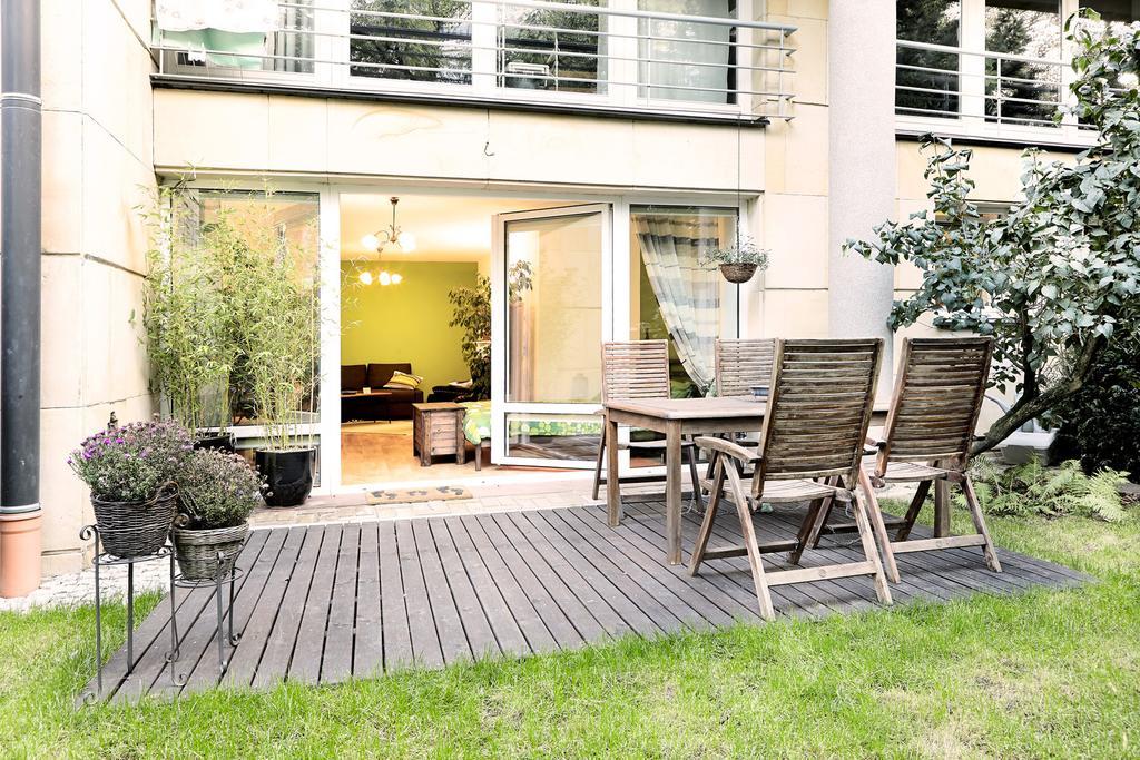Lovely Garden Flat Near Royal Park Varsovia Habitación foto